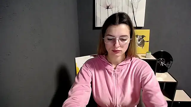 lady olivia  online show from November 10, 3:00 pm