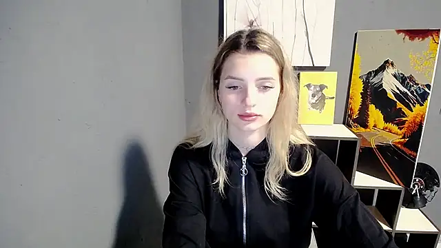 lady olivia  online show from July 10, 11:24 am