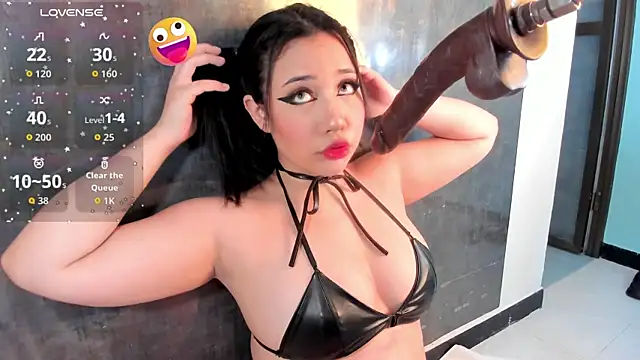 Snapshot of emy_evie chatting on October 1, 6:03 pm emy evie online show from October 1, 6:03 pm