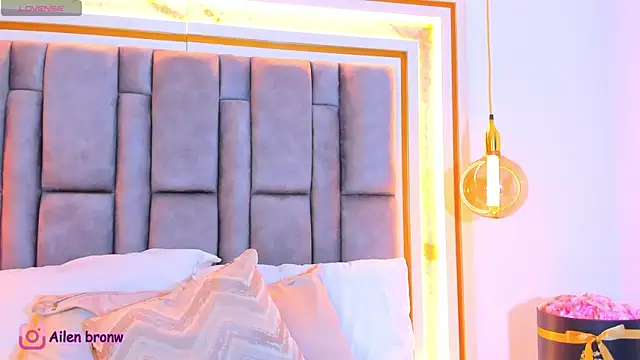 elianabrown online show from October 27, 11:52 pm