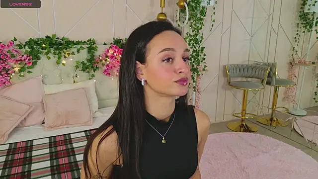 Snapshot of Lolly_Neal chatting on October 10, 5:06 am Lolly Neal online show from October 10, 5:06 am