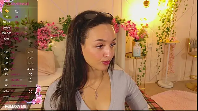 Snapshot of Lolly_Neal chatting on October 14, 4:57 am Lolly Neal online show from October 14, 4:57 am