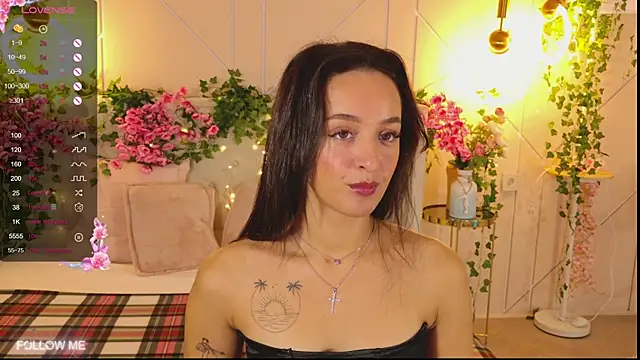 Snapshot of Lolly_Neal chatting on October 16, 5:08 am Lolly Neal online show from October 16, 5:08 am