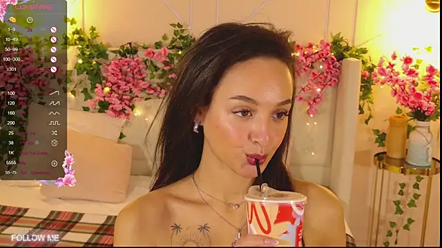 Snapshot of Lolly_Neal chatting on October 20, 4:57 am Lolly Neal online show from October 20, 4:57 am