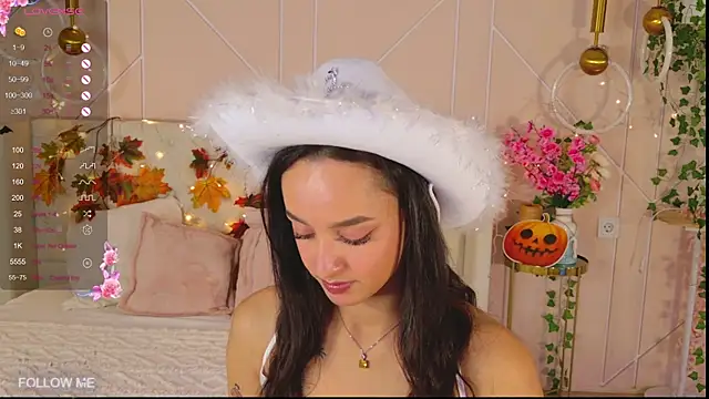 Snapshot of Lolly_Neal chatting on October 29, 4:59 am Lolly Neal online show from October 29, 4:59 am