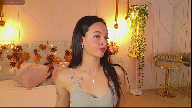 Snapshot of Lolly_Neal chatting on October 30, 4:47 am Lolly Neal online show from October 30, 4:47 am