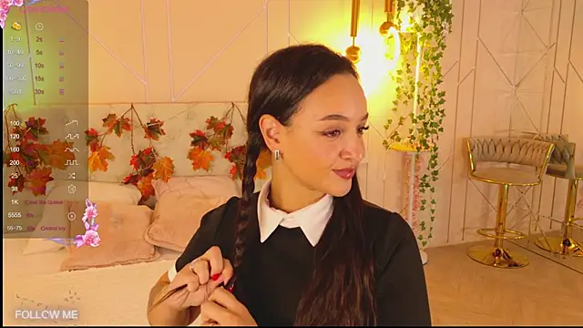 Snapshot of Lolly_Neal chatting on October 31, 4:57 am Lolly Neal online show from October 31, 4:57 am