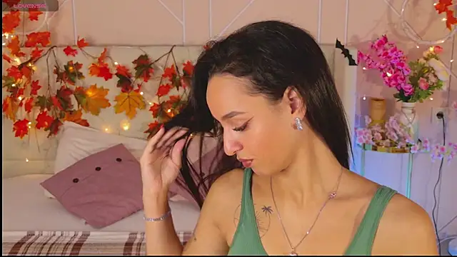 Snapshot of Lolly_Neal chatting on November 10, 4:55 am Lolly Neal online show from November 10, 4:55 am