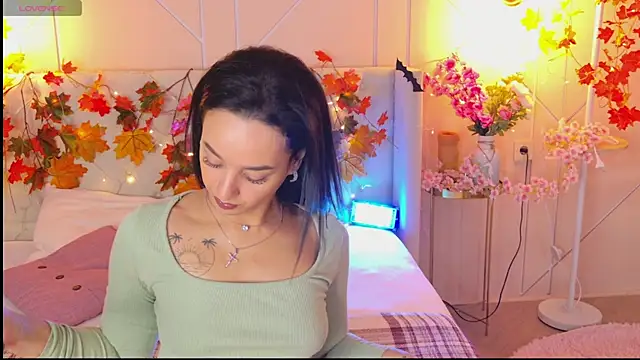 Snapshot of Lolly_Neal chatting on November 11, 4:56 am Lolly Neal online show from November 11, 4:56 am