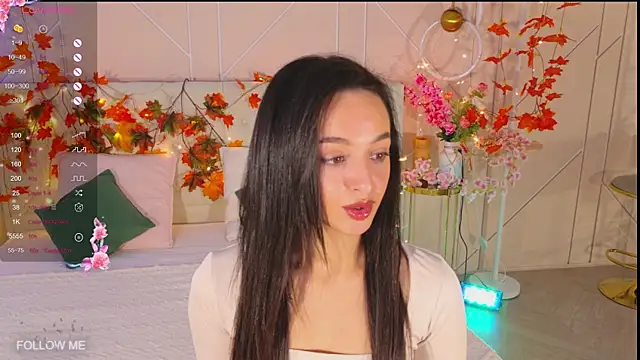 Snapshot of Lolly_Neal chatting on December 2, 4:51 am Lolly Neal online show from December 2, 4:51 am