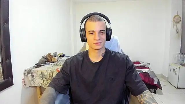 Snapshot of Balo_lovers chatting on February 3, 6:02 pm Balo lovers online show from February 3, 6:02 pm