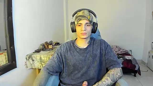 Snapshot of Balo_lovers chatting on February 8, 11:19 pm Balo lovers online show from February 8, 11:19 pm