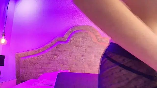Snapshot of Victoria_Adams14 chatting on April 6, 3:37 am Victoria Adams14 online show from April 6, 3:37 am