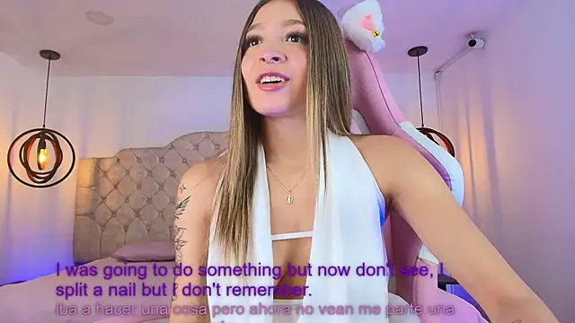Snapshot of Victoria_Adams14 chatting on April 27, 4:21 am Victoria Adams14 online show from April 27, 4:21 am