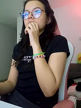 Snapshot of azumiichan chatting on April 21, 1:42 am azumiichan online show from April 21, 1:42 am