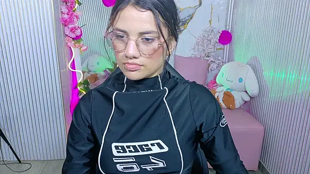 Chiara tay online show from June 6, 7:29 pm