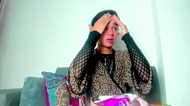 meghanSusexx online show from December 15, 6:39 am