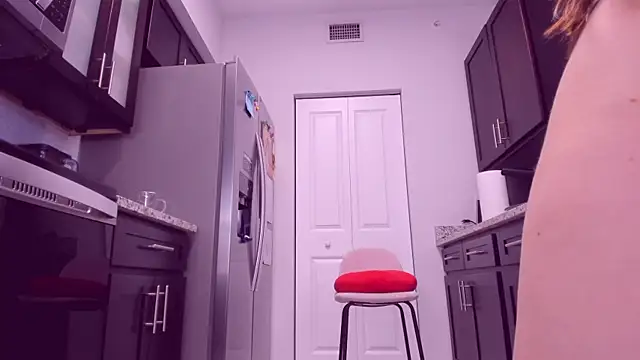 Snapshot of AngieDaniels1 chatting on October 6, 11:40 am AngieDaniels1 online show from October 6, 11:40 am