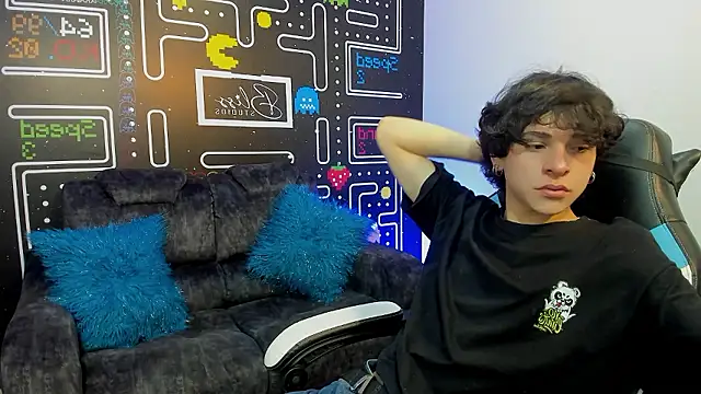 Luke Howland online show from December 2, 8:22 pm