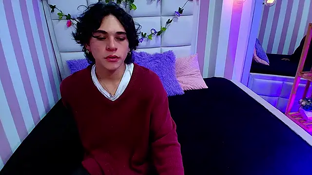 Luke Howland online show from January 29, 8:35 pm