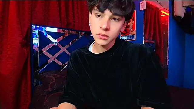 Luke Howland online show from November 4, 11:15 pm