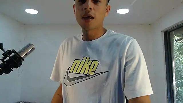 danielitopapuu online show from September 23, 8:12 pm