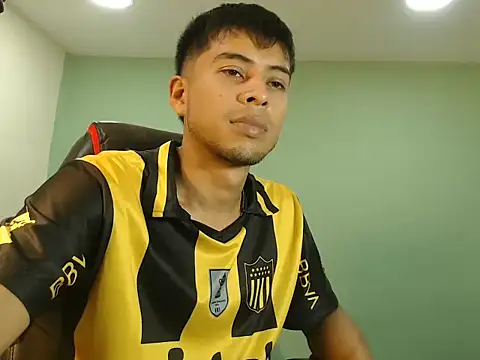 danielitopapuu online show from December 17, 4:51 am