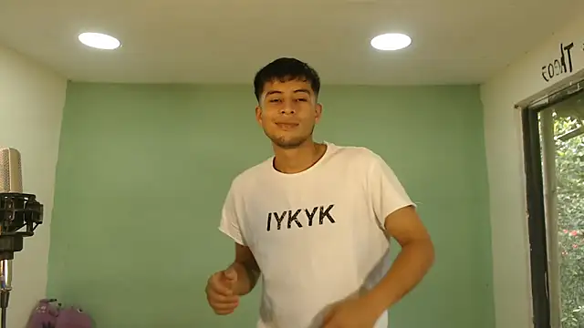 danielitopapuu online show from December 17, 4:57 pm