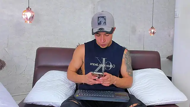 Bryson Collins  online show from January 11, 9:15 pm