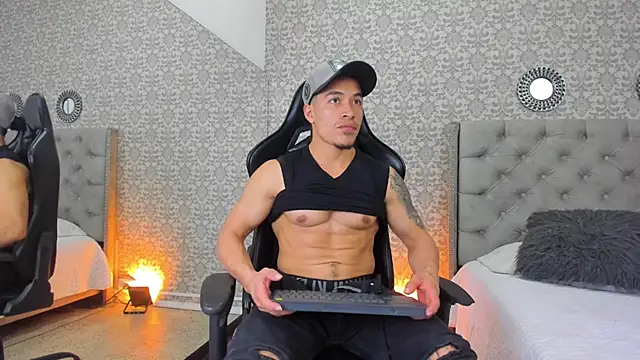 Bryson Collins  online show from January 16, 2:09 am
