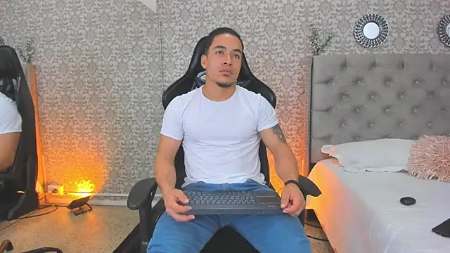 Bryson Collins  online show from February 1, 11:10 am