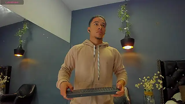 Bryson Collins  online show from March 3, 11:00 am
