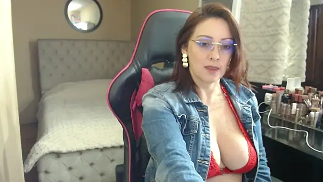 Snapshot of Carol_Scottt chatting on April 7, 11:37 pm Carol Scottt online show from April 7, 11:37 pm