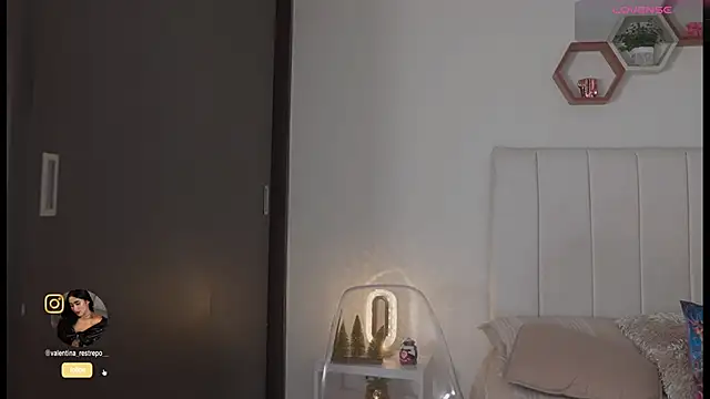 Snapshot of Madison_evans1 chatting on November 26, 5:08 am Madison evans1 online show from November 26, 5:08 am