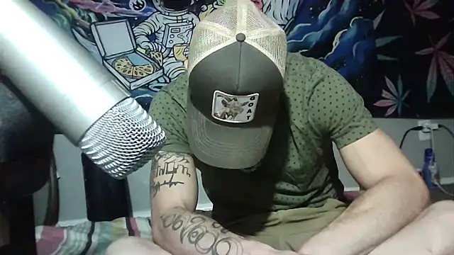 Snapshot of --D-a-D-D-y- chatting on October 12, 8:24 am --D-a-D-D-y- online show from October 12, 8:24 am