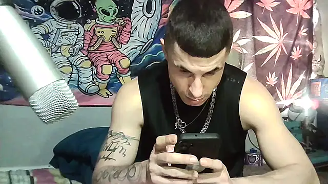 Snapshot of --D-a-D-D-y- chatting on October 13, 9:37 pm --D-a-D-D-y- online show from October 13, 9:37 pm