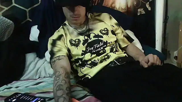 Snapshot of --D-a-D-D-y- chatting on October 24, 3:08 pm --D-a-D-D-y- online show from October 24, 3:08 pm