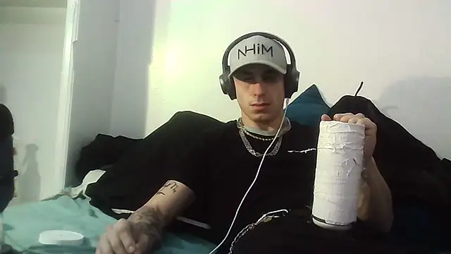 Snapshot of --D-a-D-D-y- chatting on February 18, 3:46 am --D-a-D-D-y- online show from February 18, 3:46 am