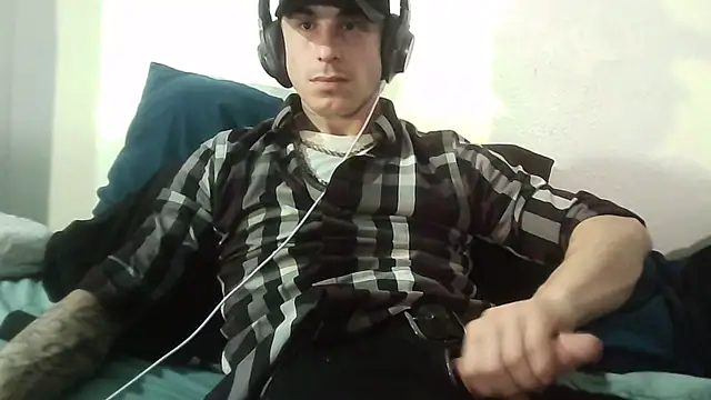 Snapshot of --D-a-D-D-y- chatting on February 19, 7:48 am --D-a-D-D-y- online show from February 19, 7:48 am