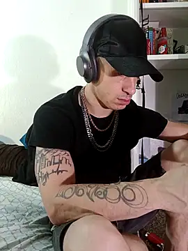 Snapshot of --D-a-D-D-y- chatting on February 24, 7:45 pm --D-a-D-D-y- online show from February 24, 7:45 pm