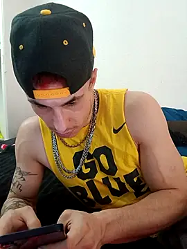 Snapshot of --D-a-D-D-y- chatting on March 13, 6:09 am --D-a-D-D-y- online show from March 13, 6:09 am