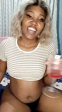 Snapshot of charmainexxx chatting on March 1, 4:54 pm charmainexxx online show from March 1, 4:54 pm