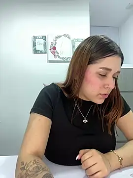 Snapshot of SophiaLaurens chatting on February 25, 9:13 pm SophiaLaurens online show from February 25, 9:13 pm