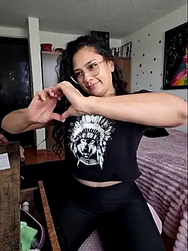 Thaliacooper  online show from June 11, 5:33 pm