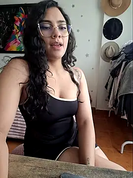 Thaliacooper  online show from July 30, 5:01 pm