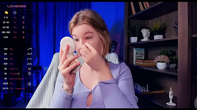 Snapshot of PollyHathor chatting on December 15, 9:20 pm PollyHathor online show from December 15, 9:20 pm