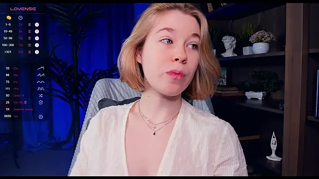 Snapshot of PollyHathor chatting on December 18, 9:29 pm PollyHathor online show from December 18, 9:29 pm
