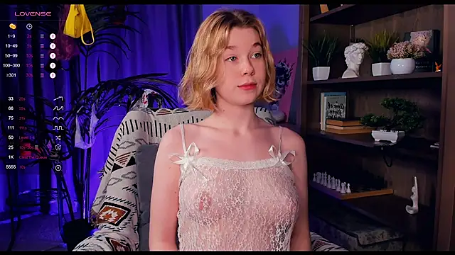 Snapshot of PollyHathor chatting on December 28, 4:19 am PollyHathor online show from December 28, 4:19 am
