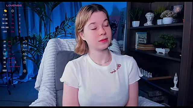 Snapshot of PollyHathor chatting on January 8, 9:23 pm PollyHathor online show from January 8, 9:23 pm