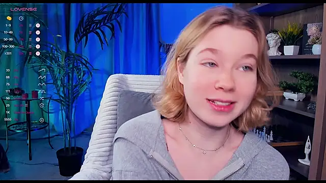Snapshot of PollyHathor chatting on February 1, 9:29 pm PollyHathor online show from February 1, 9:29 pm